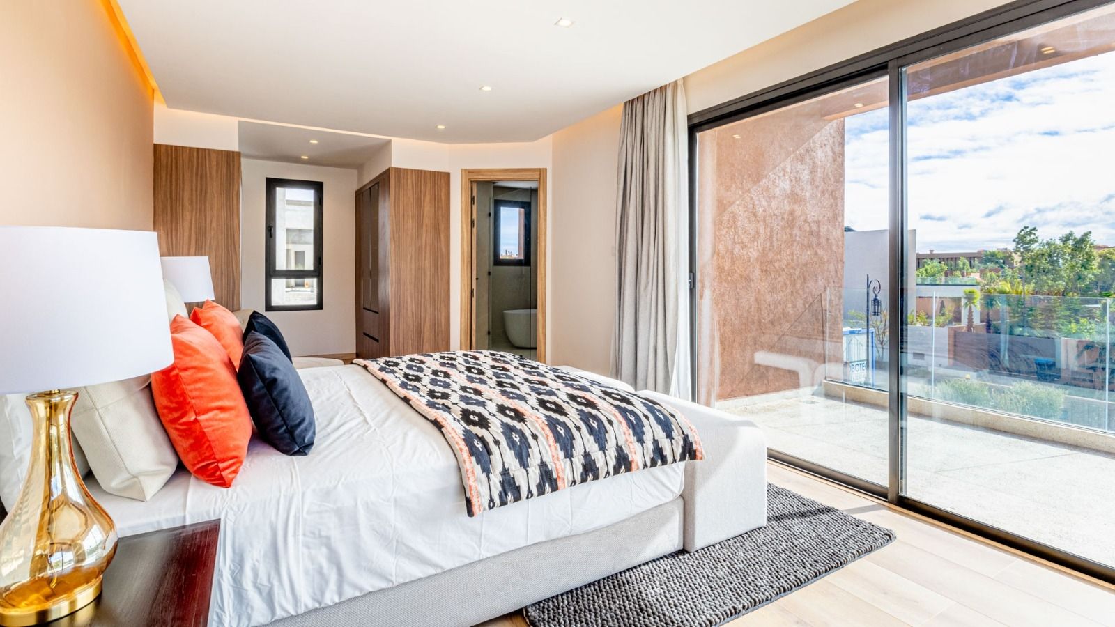 villa 6 Rooms for sale on Marrakech (40000)