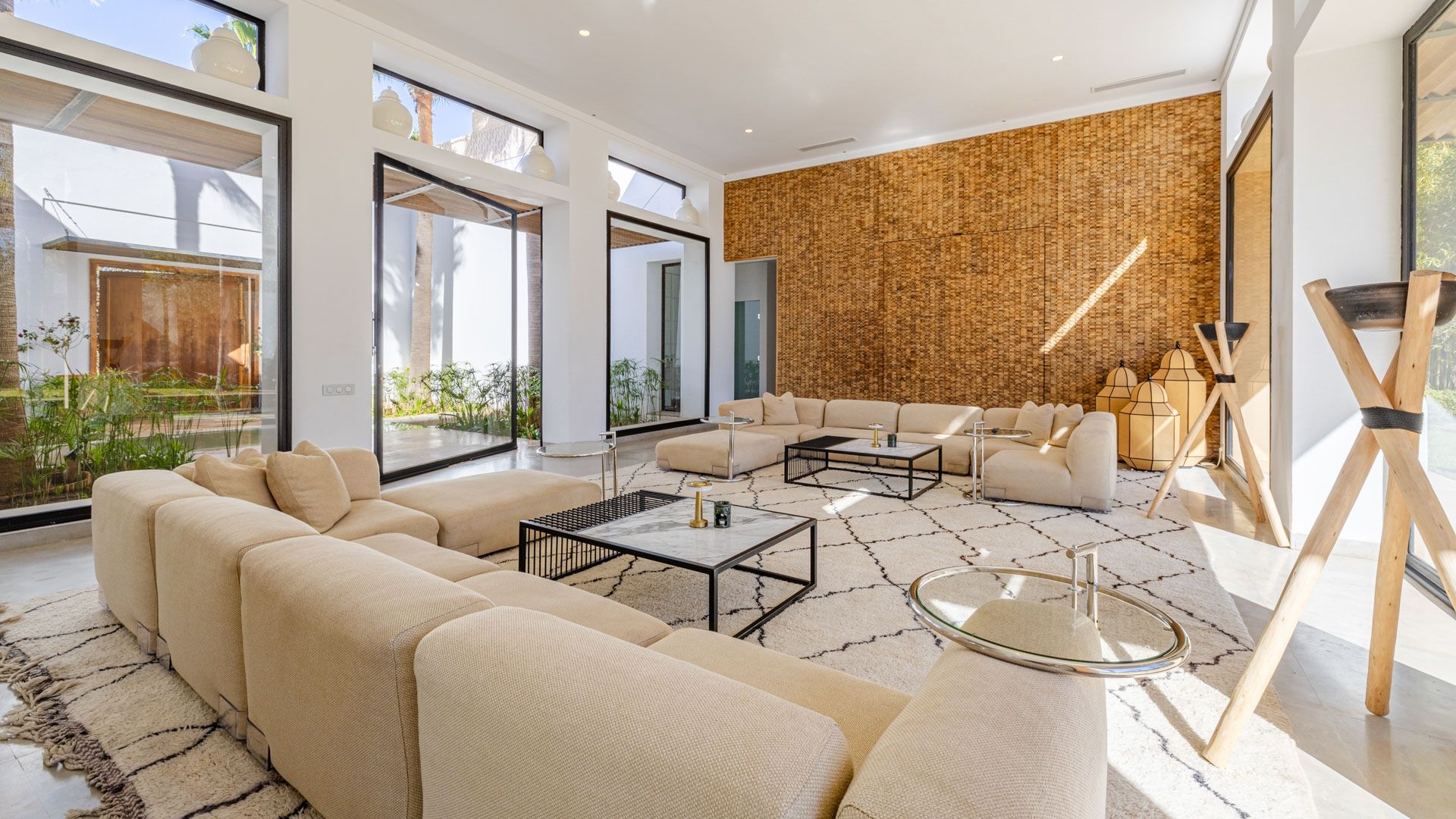 villa 8 Rooms for sale on Marrakech (40000)