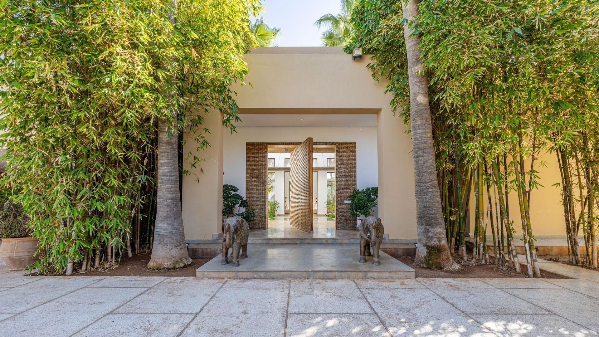 villa 8 Rooms for sale on Marrakech (40000)