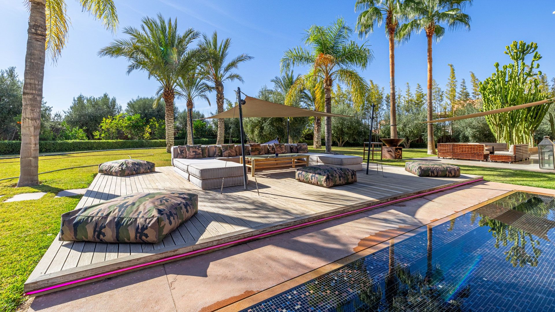 villa 8 Rooms for sale on Marrakech (40000)