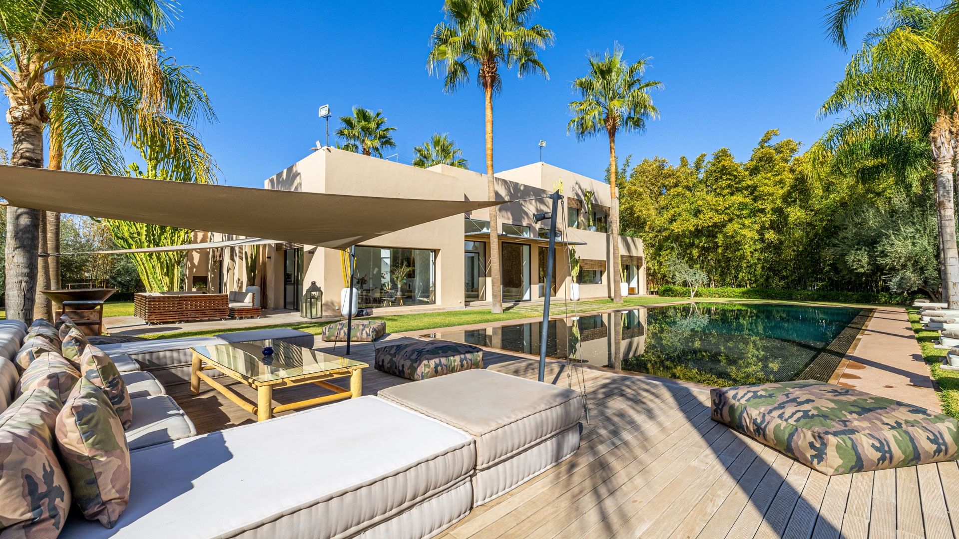villa 8 Rooms for sale on Marrakech (40000)