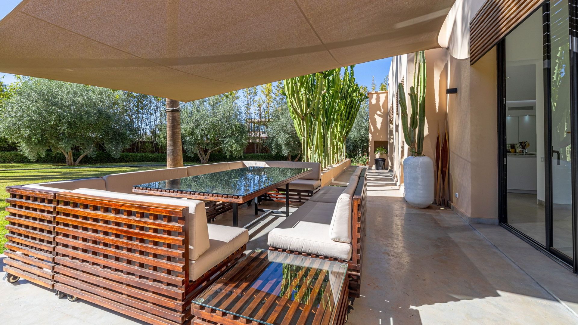 villa 8 Rooms for sale on Marrakech (40000)