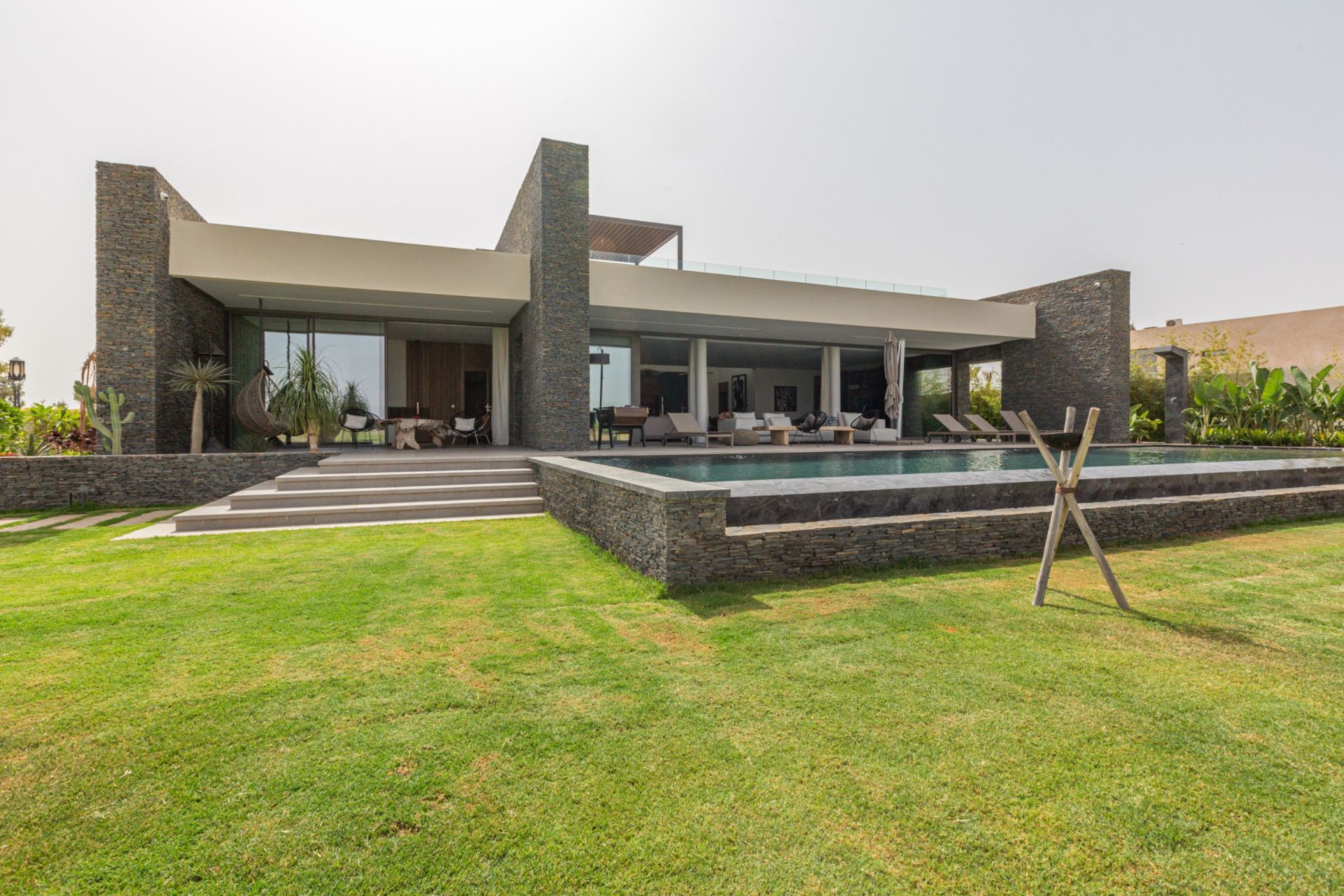 villa 8 Rooms for sale on Marrakech (40000)