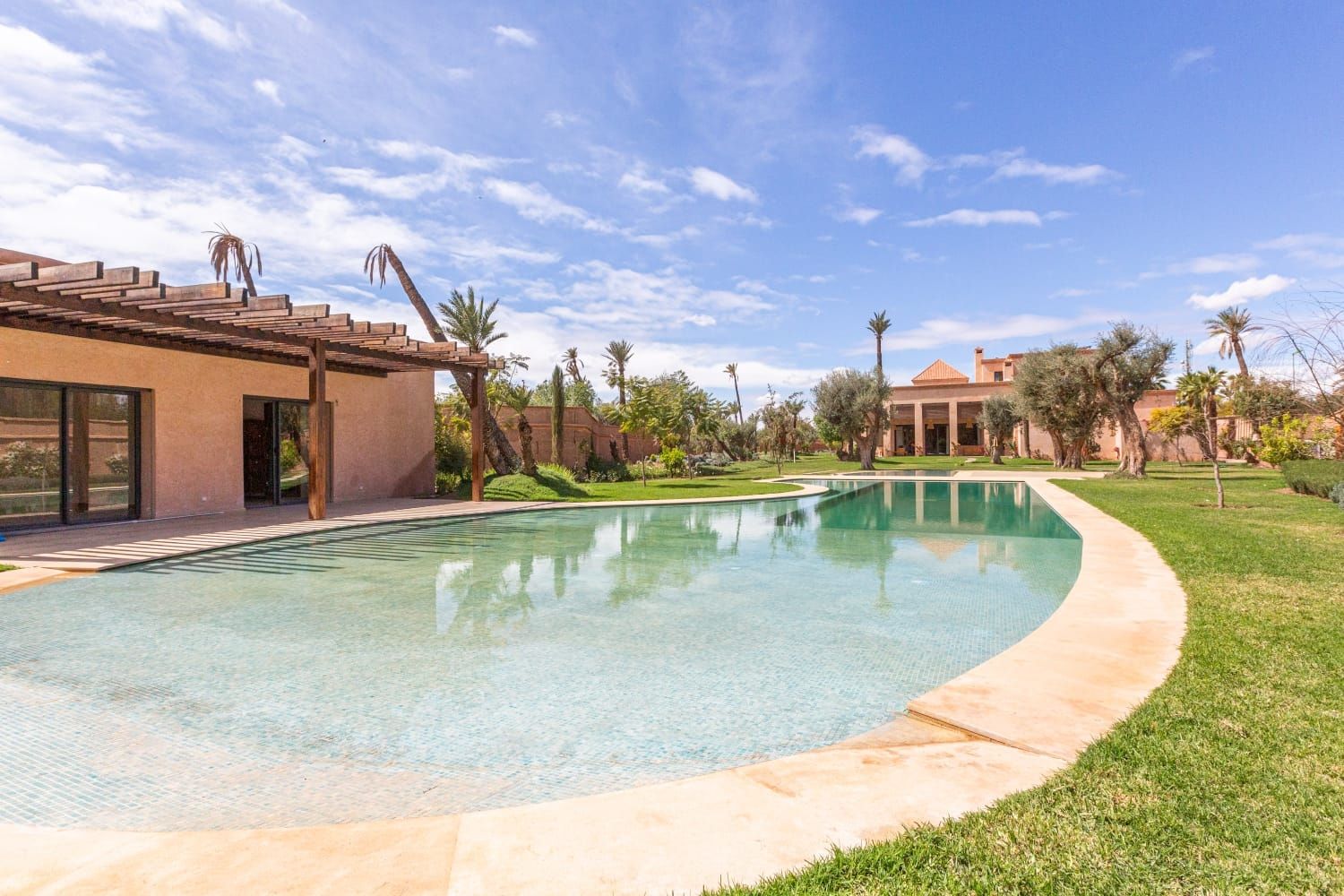 villa 8 Rooms for sale on Marrakech (40000)