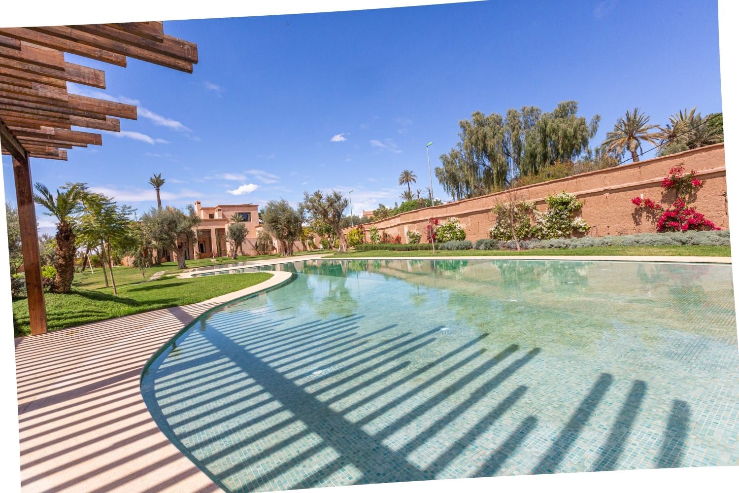 villa 8 Rooms for sale on Marrakech (40000)