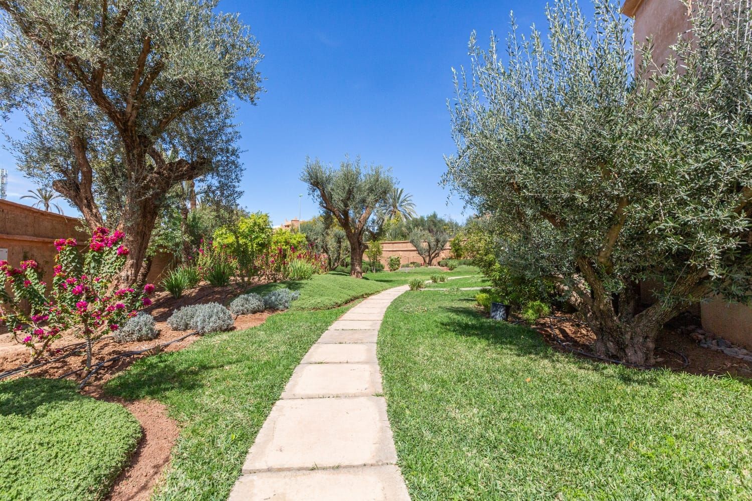 villa 8 Rooms for sale on Marrakech (40000)