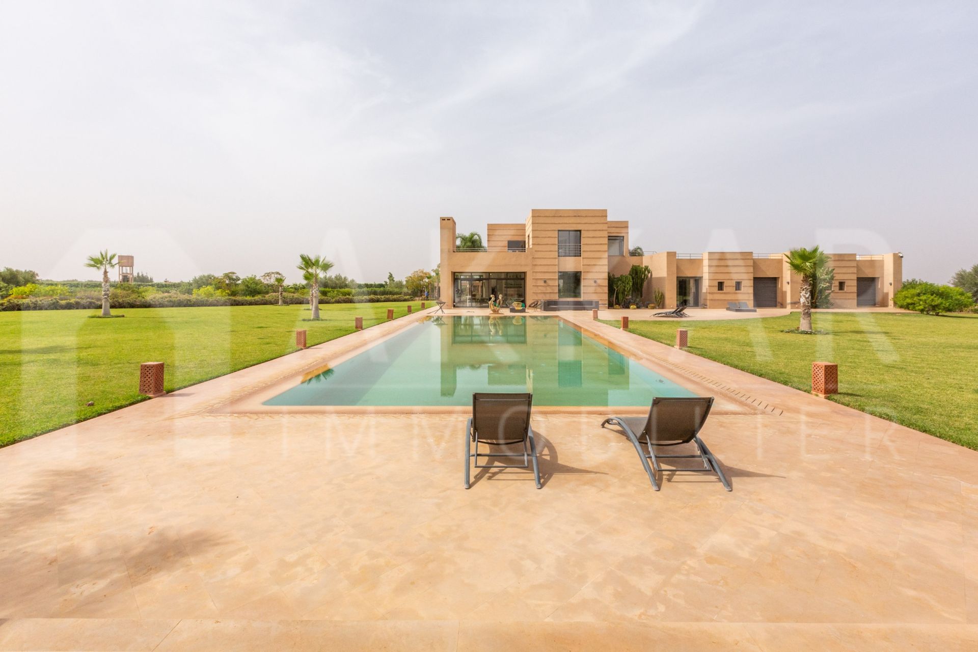villa 8 Rooms for sale on Marrakech (40000)