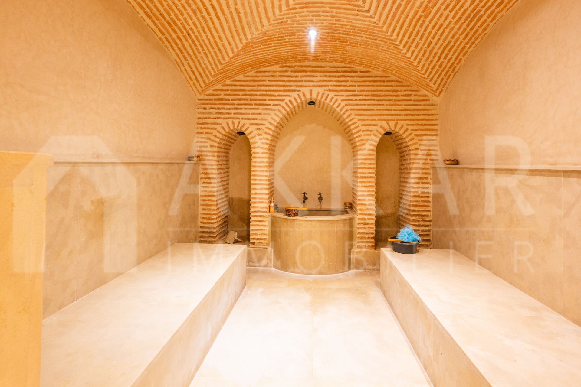 villa 8 Rooms for sale on Marrakech (40000)