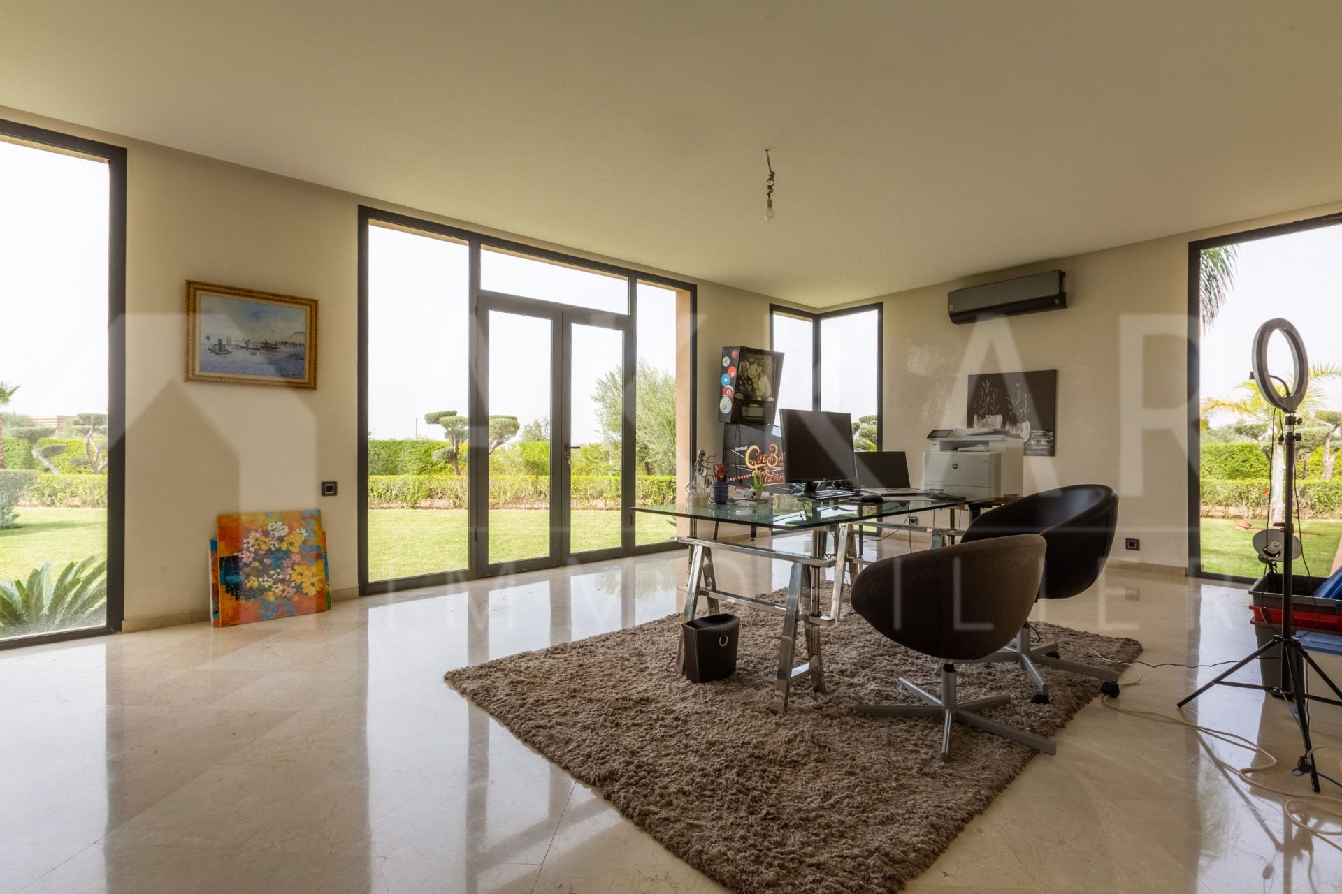 villa 8 Rooms for sale on Marrakech (40000)