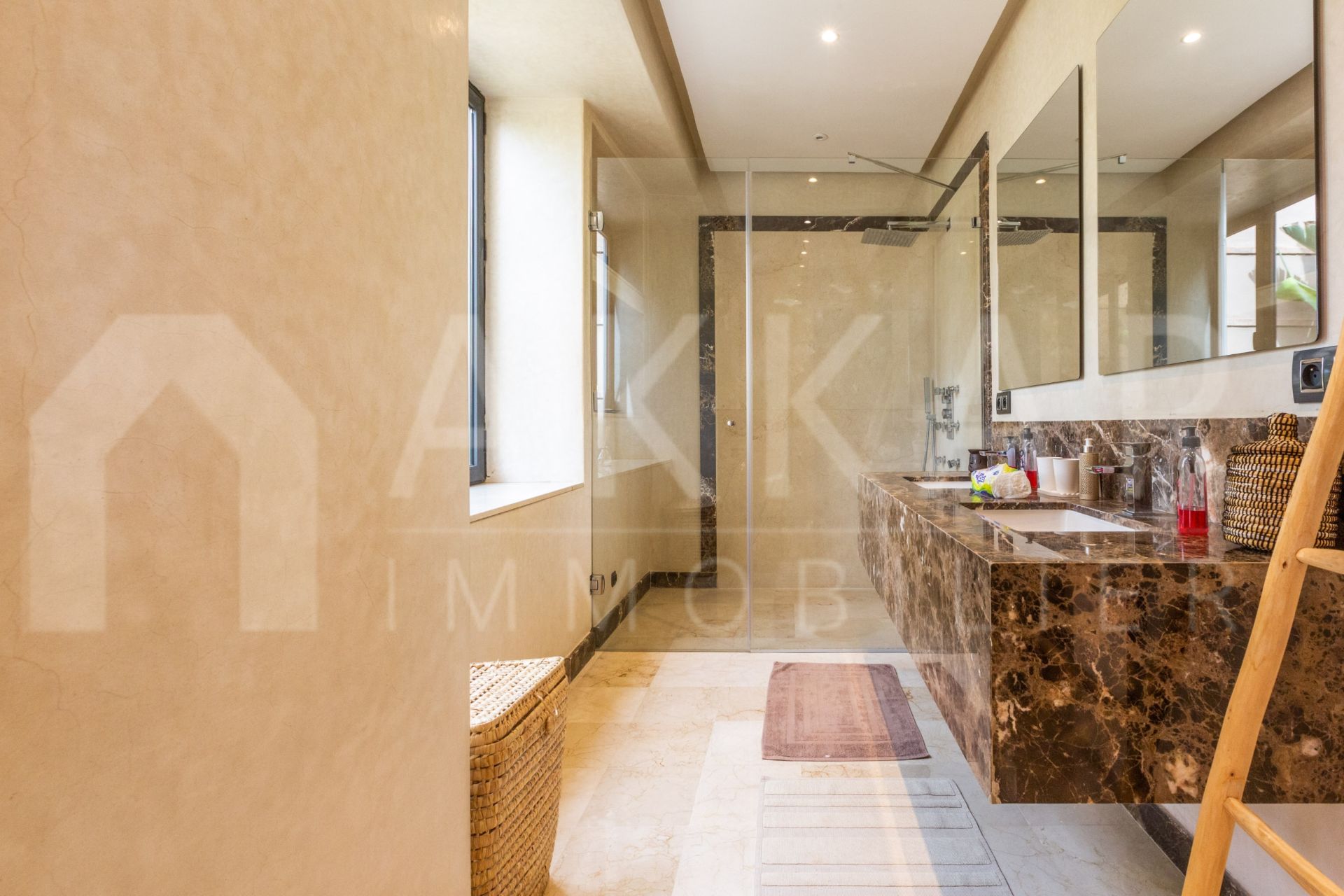 villa 8 Rooms for sale on Marrakech (40000)