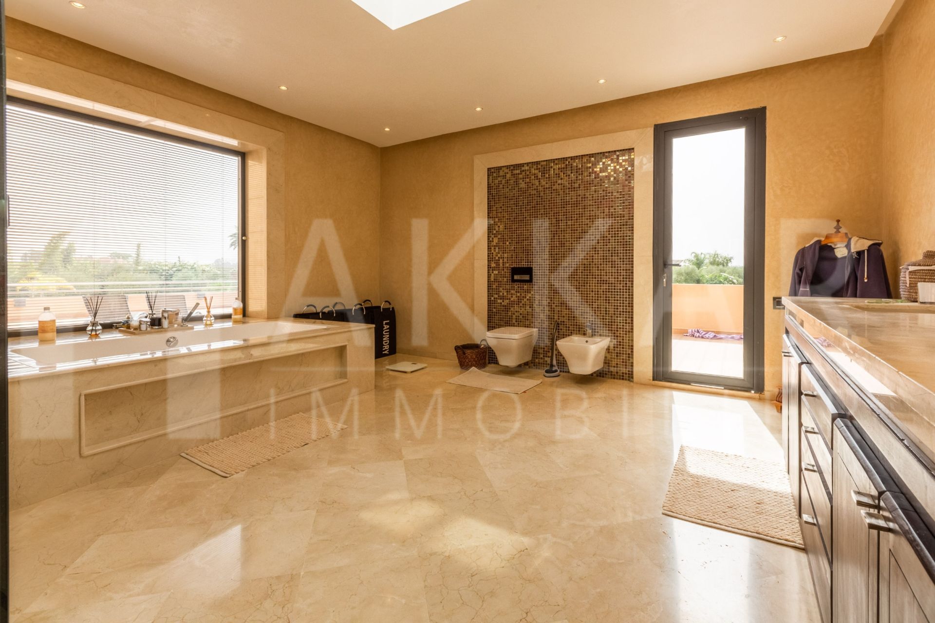 villa 8 Rooms for sale on Marrakech (40000)